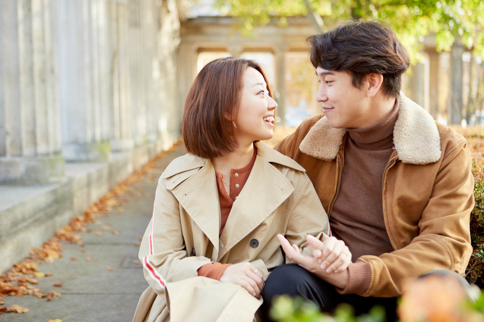 寄り添うカップル