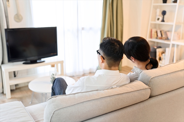 カップルとテレビ